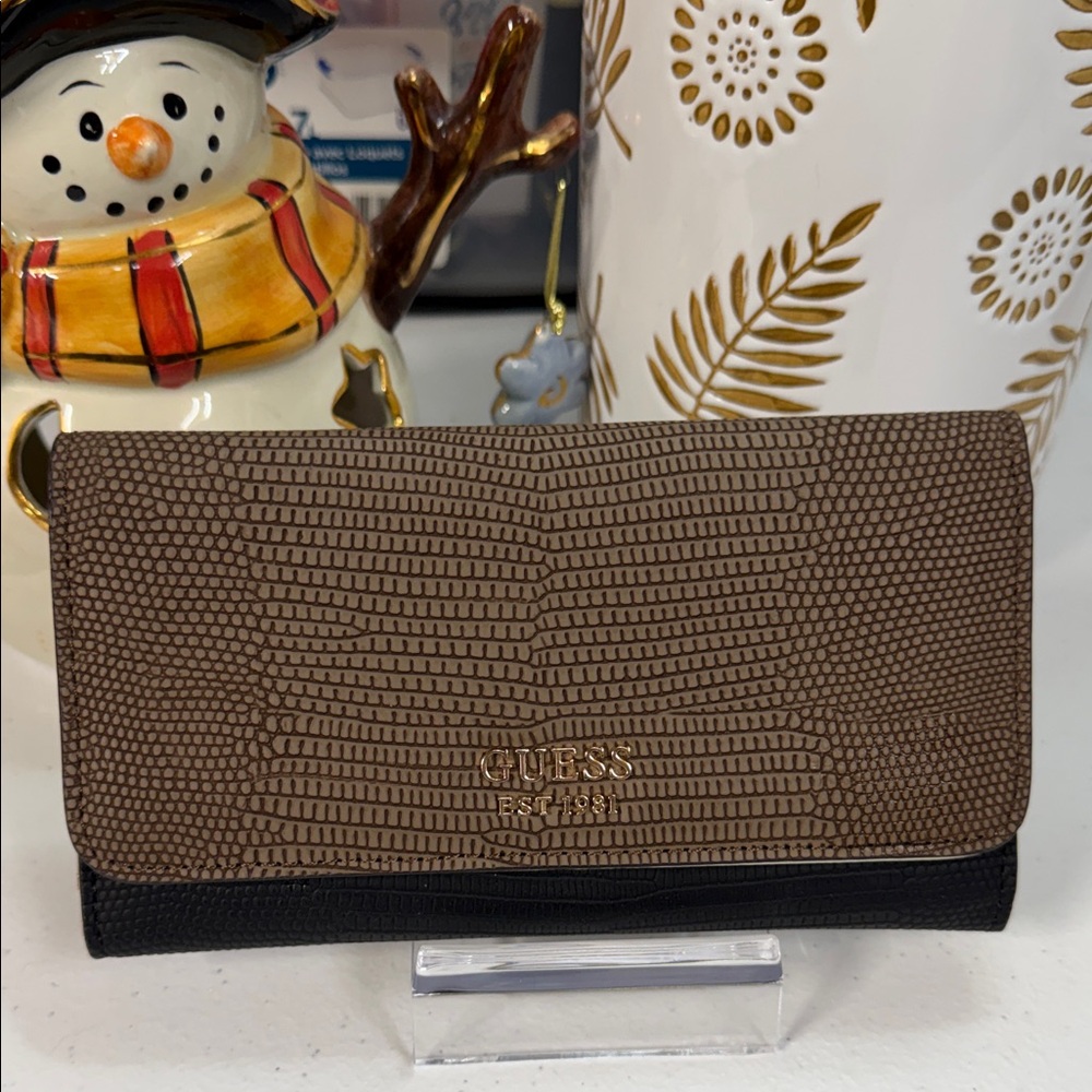 GUESS Brown and Black Women's Clutch Wallet 🖤🤎🖤🤎